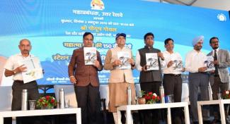 Union Minister for Railways and Commerce & Industry, Piyush Goyal releasing the “Stations Cleanliness Survey Report”, on the occasion of the 150th Birth Anniversary of Mahatma Gandhi, at New Delhi Railway Station on October 02, 2019