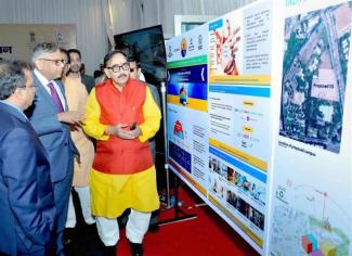 Union Minister for Skill Development and Entrepreneurship, Dr. Mahendra Nath Pandey visiting an exhibition at the foundation stone laying ceremony of the Indian Institute of Skills (IIS), in Mumbai