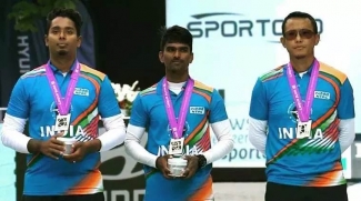 Pravin Jadhav (centre) is also the national champion