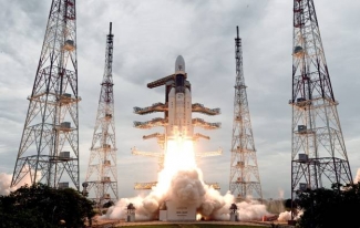 Chandrayaan-2 spacecraft lifting off
